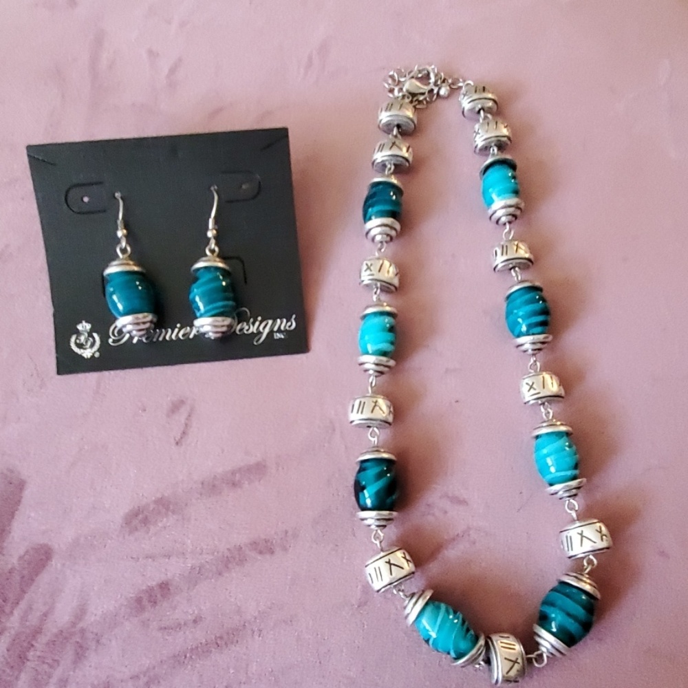 Premier Designs Necklace Set